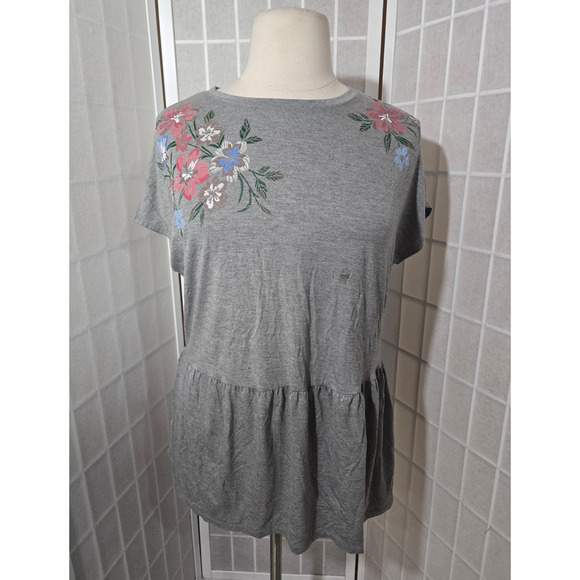 NWT Lane Bryant Gray Floral Short Sleeves Peplum Tee Shirt Plus Size: 10/12 (0X) - Picture 5 of 6